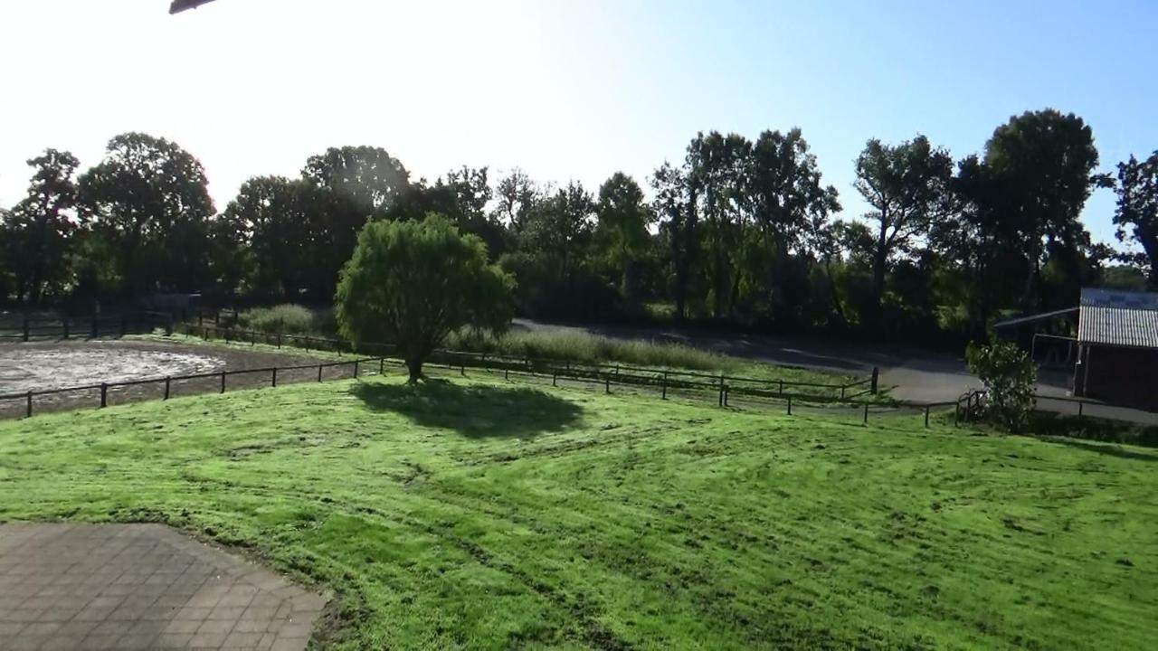 Les Grands Chenes Hotell Remilly-les-Marais Exteriör bild